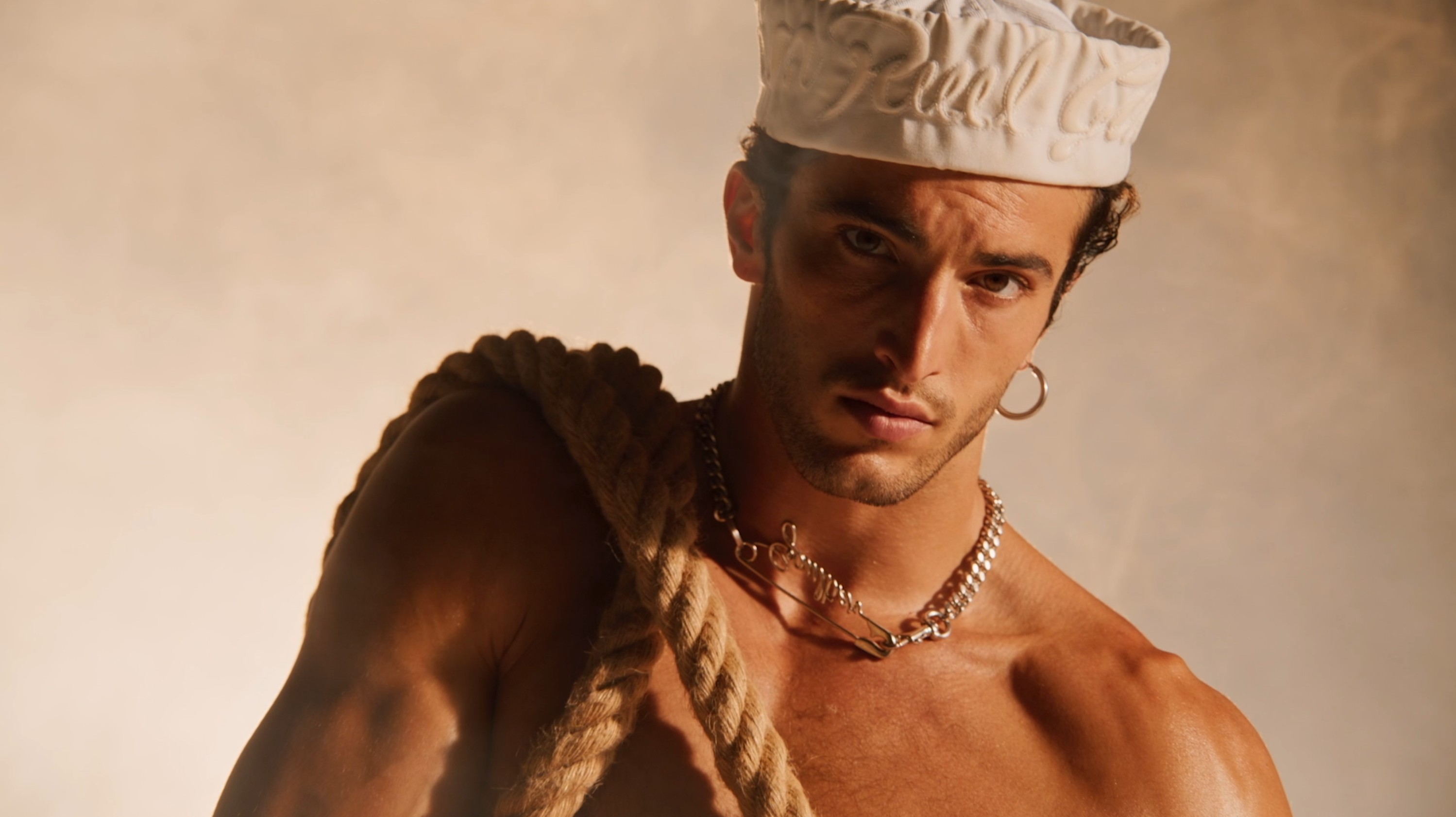 JPG_Le Male EDT_16x9_CLEAN.jpg